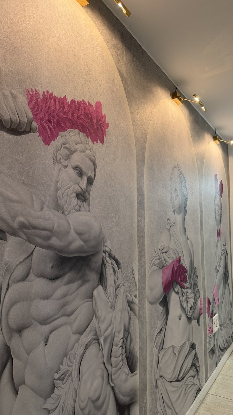 Mural clásico iluminado del pasillo del estudio