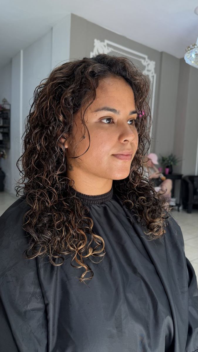 Peinado y maquillaje — trabajo del estudio